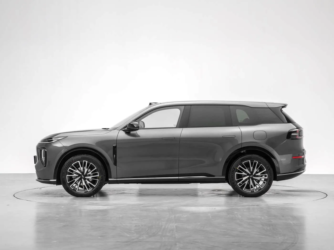 Équipée de la conduite intelligente Tian Shu et de la suspension active électromagnétique, le Changan Qiyuan Q07 devrait ouvrir ses portes pour les précommandes prioritaires le 31 mars.