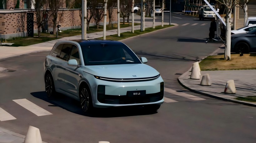 Les images officielles du nouveau L6 idéal feront leurs débuts au Shanghai Auto Show. Il adoptera un tout nouveau lidar et aura une puce améliorée.