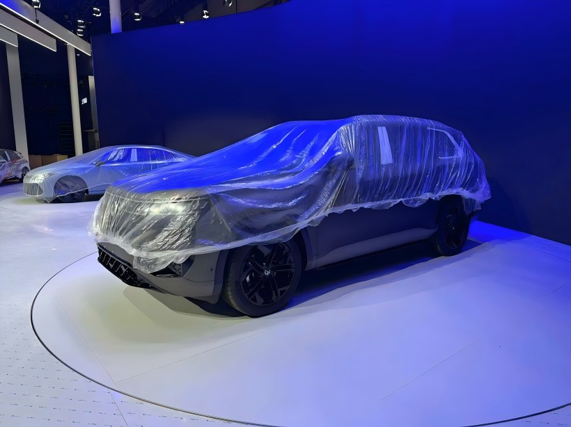 Exploration du lieu au salon de l'auto de Shanghai 2025: véhicule Teramont Pro étiré suspecté exposé, équipé d'un kit de sport fumé