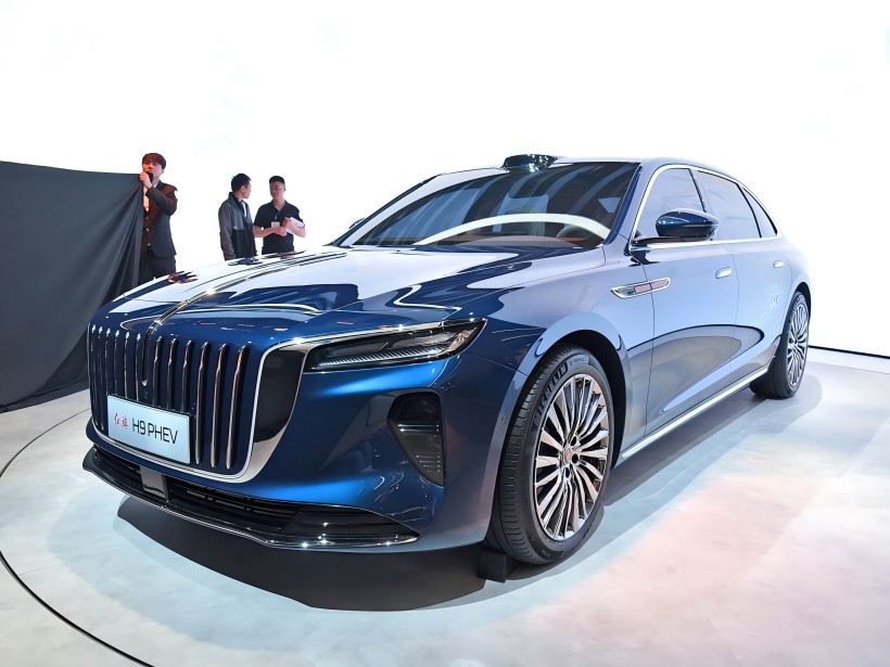 Le Hongqi H9 PHEV, propulsé par une prise 2.0T - en groupe motopropulseur hybride et équipé d'une suspension active, sera lancé dans la seconde moitié de 2025.