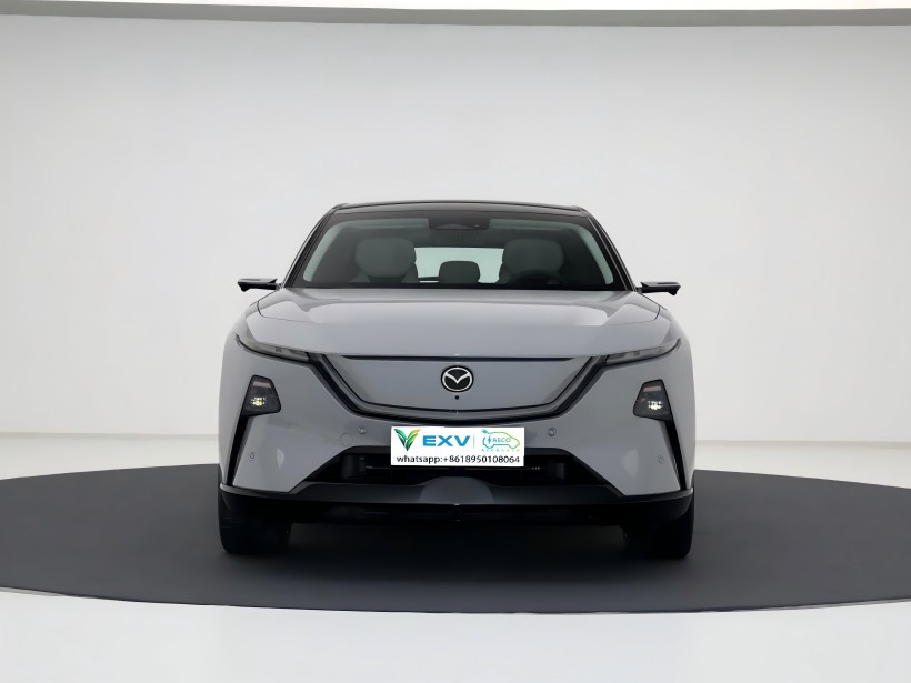 La Mazda EZ - 60 devrait arriver sur le marché fin août. Il offre à la fois des groupes motopropulseurs purs - électriques et étendus. L'intérieur est également équipé d'une configuration à double écran.