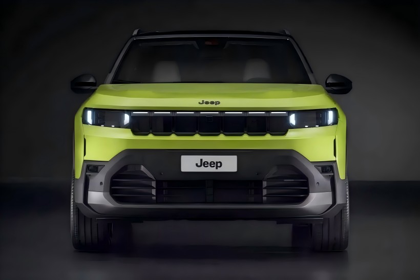 Des images officielles spéculées sur la toute nouvelle boussole Jeep ont été divulguées, avec une libération potentielle au cours de cette année. Le véhicule devrait offrir des options d'électricité électrique, hybride légère et de groupe motopropulseur rechargeable