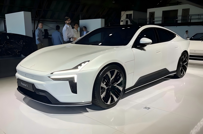 La Polestar 5, d'une puissance maximale de 884 chevaux, fera ses débuts officiels au Salon international de l'automobile de Munich en septembre.
